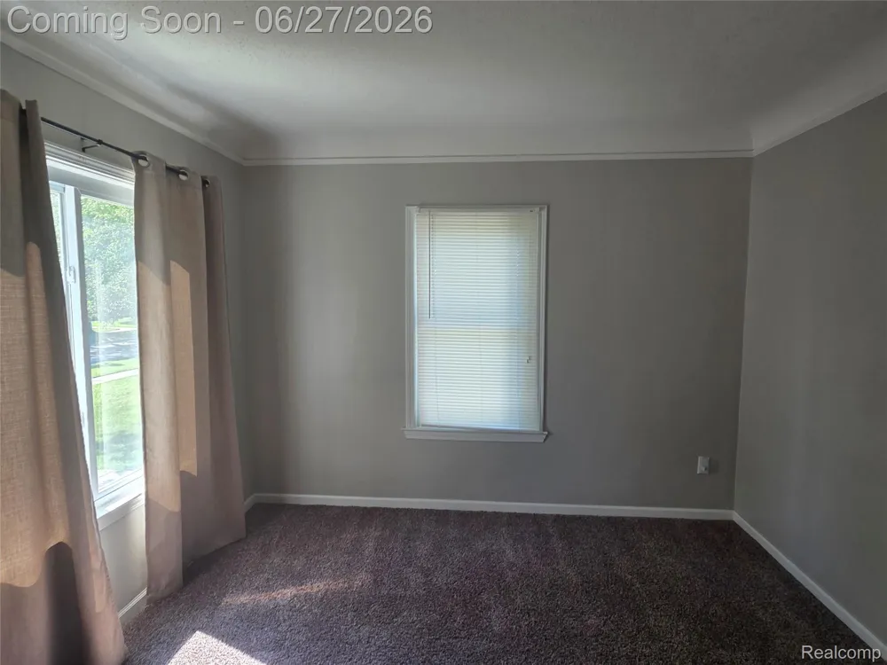 22889 Oakwood Avenue Eastpointe City, MI 48021