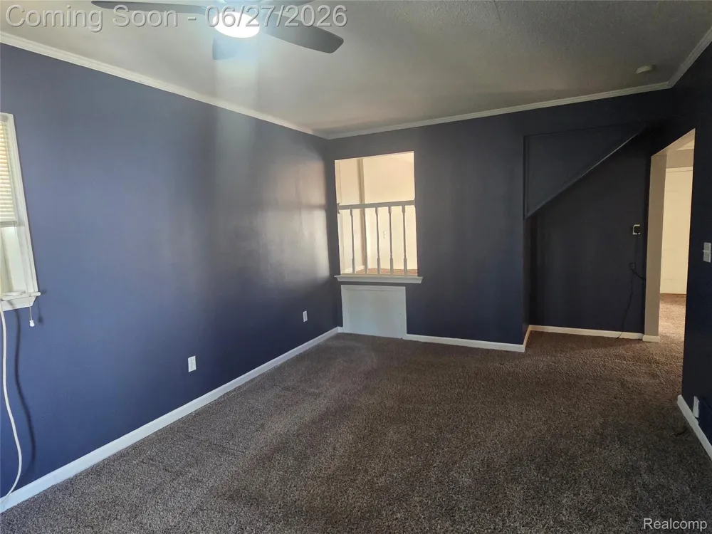 22889 Oakwood Avenue Eastpointe City, MI 48021