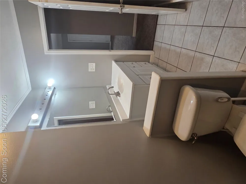 22889 Oakwood Avenue Eastpointe City, MI 48021