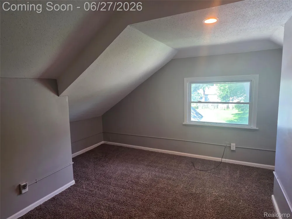 22889 Oakwood Avenue Eastpointe City, MI 48021