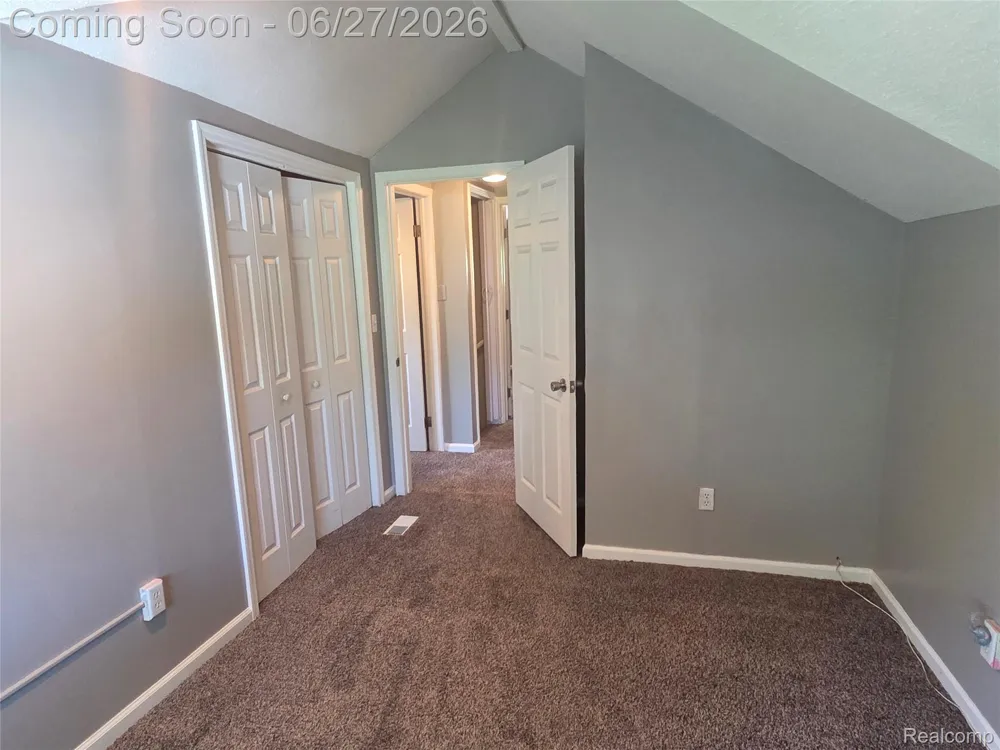 22889 Oakwood Avenue Eastpointe City, MI 48021