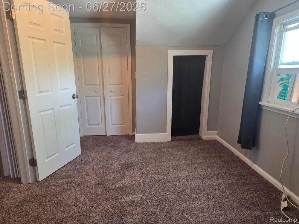 22889 Oakwood Avenue Eastpointe City, MI 48021