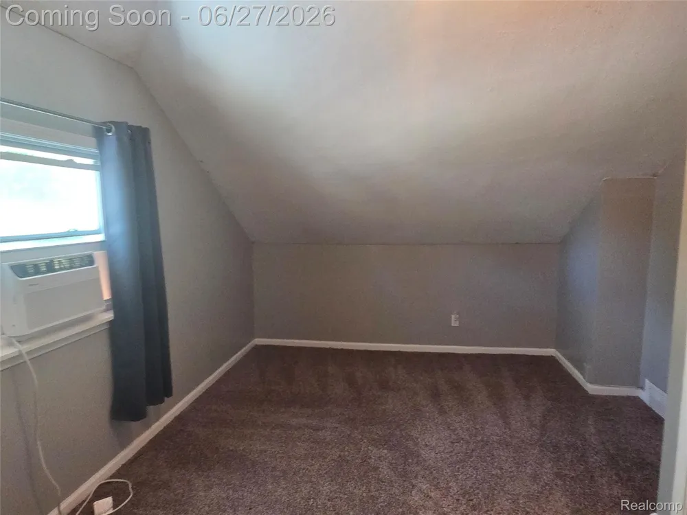 22889 Oakwood Avenue Eastpointe City, MI 48021