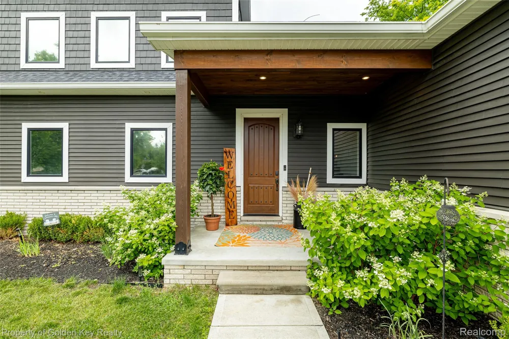 1210 W Oakley Park Road Commerce Charter Township, MI 48390