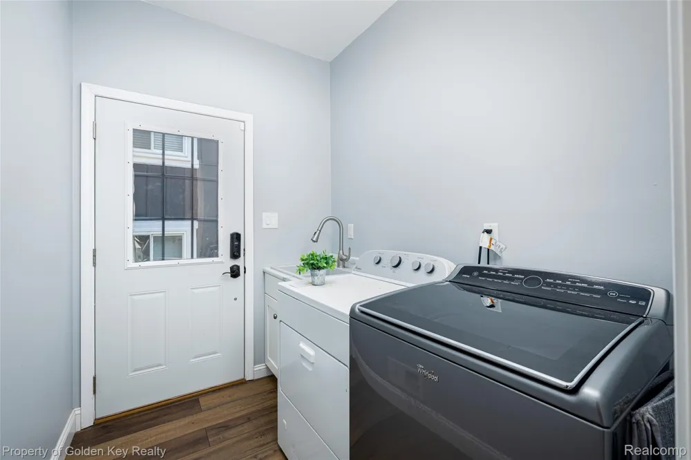 1210 W Oakley Park Road Commerce Charter Township, MI 48390
