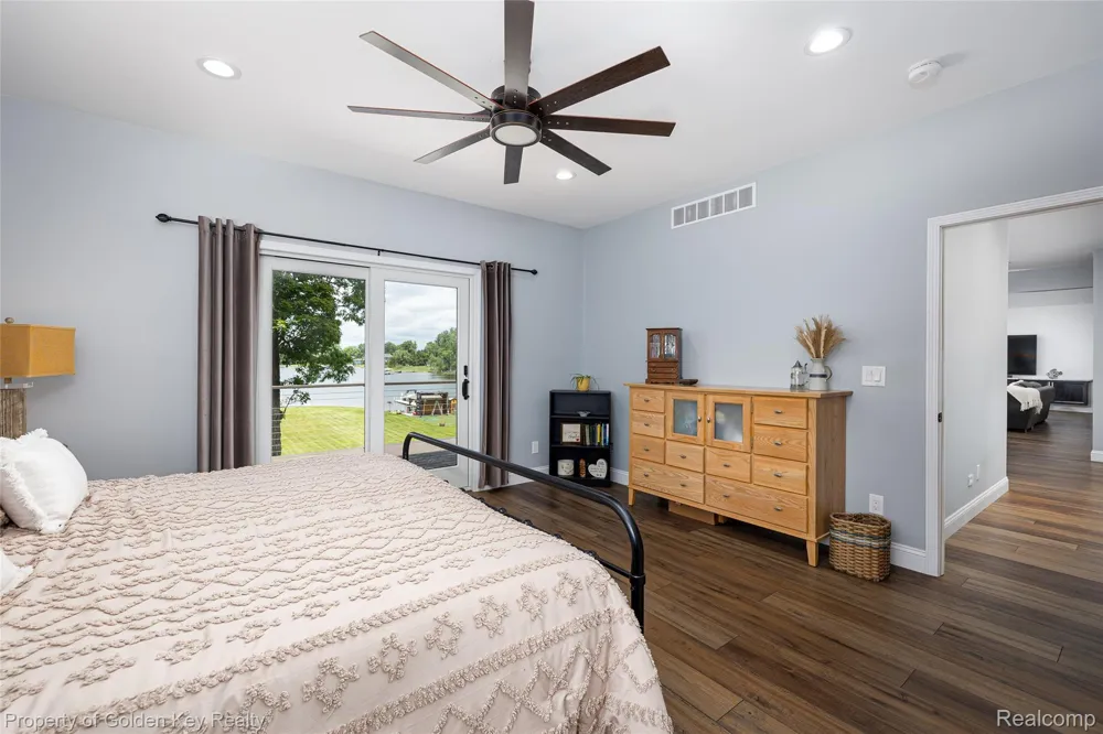1210 W Oakley Park Road Commerce Charter Township, MI 48390