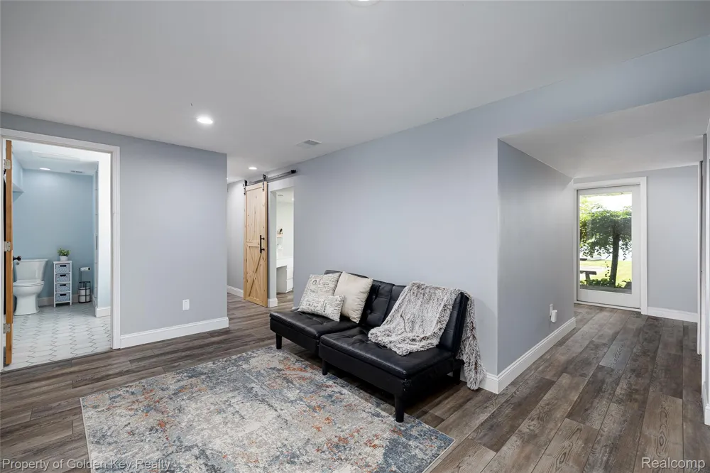 1210 W Oakley Park Road Commerce Charter Township, MI 48390