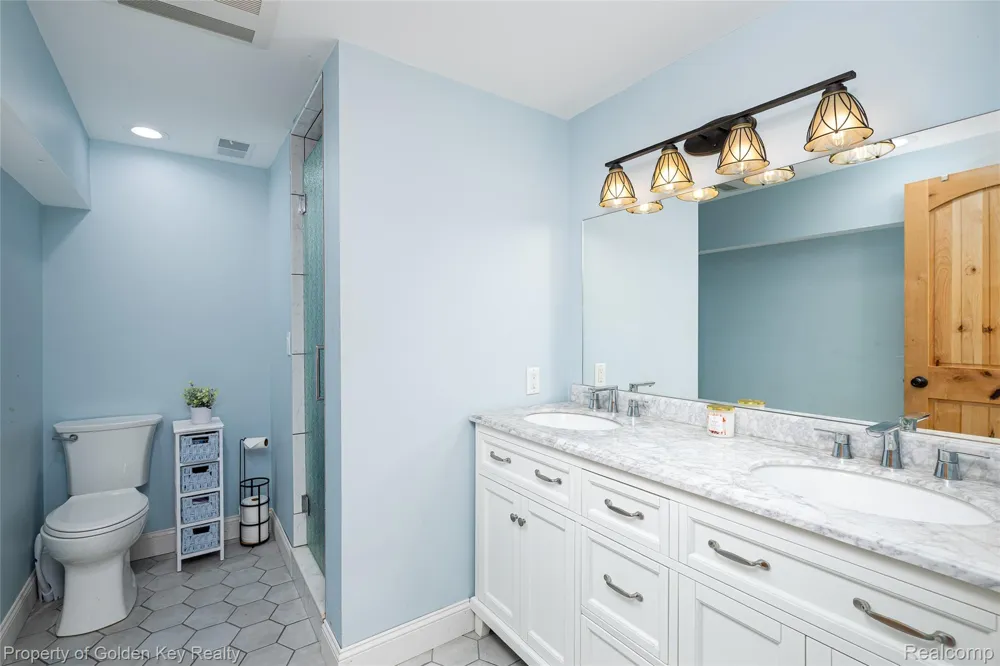 1210 W Oakley Park Road Commerce Charter Township, MI 48390