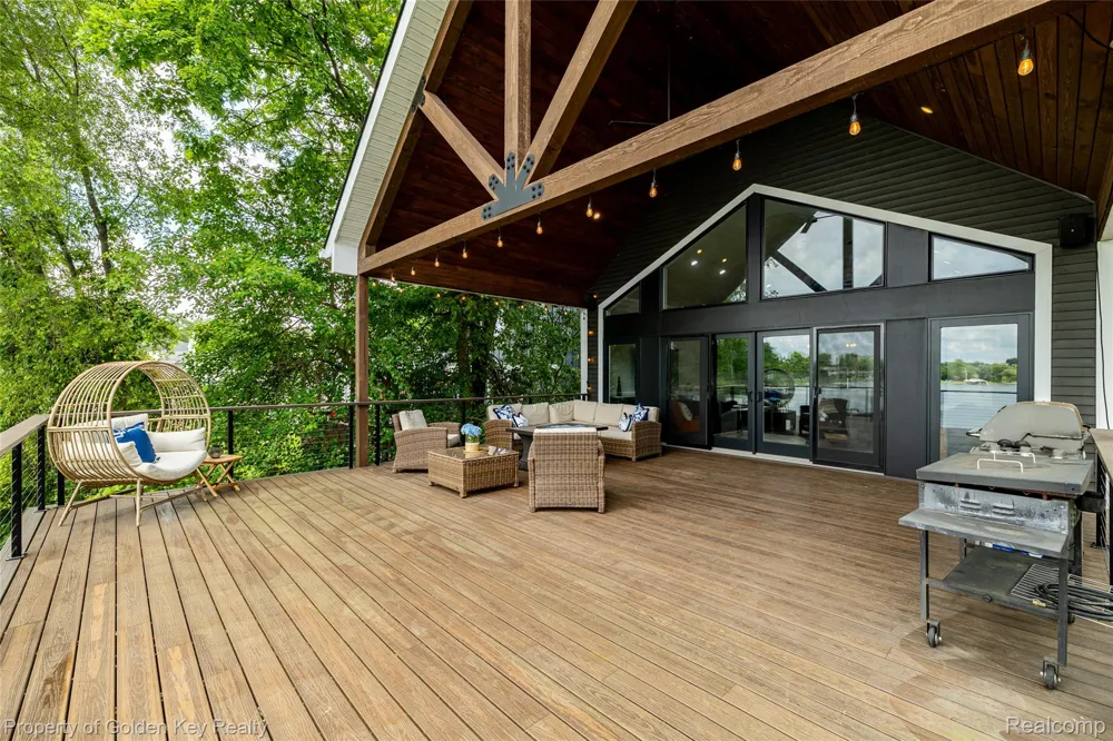 1210 W Oakley Park Road Commerce Charter Township, MI 48390
