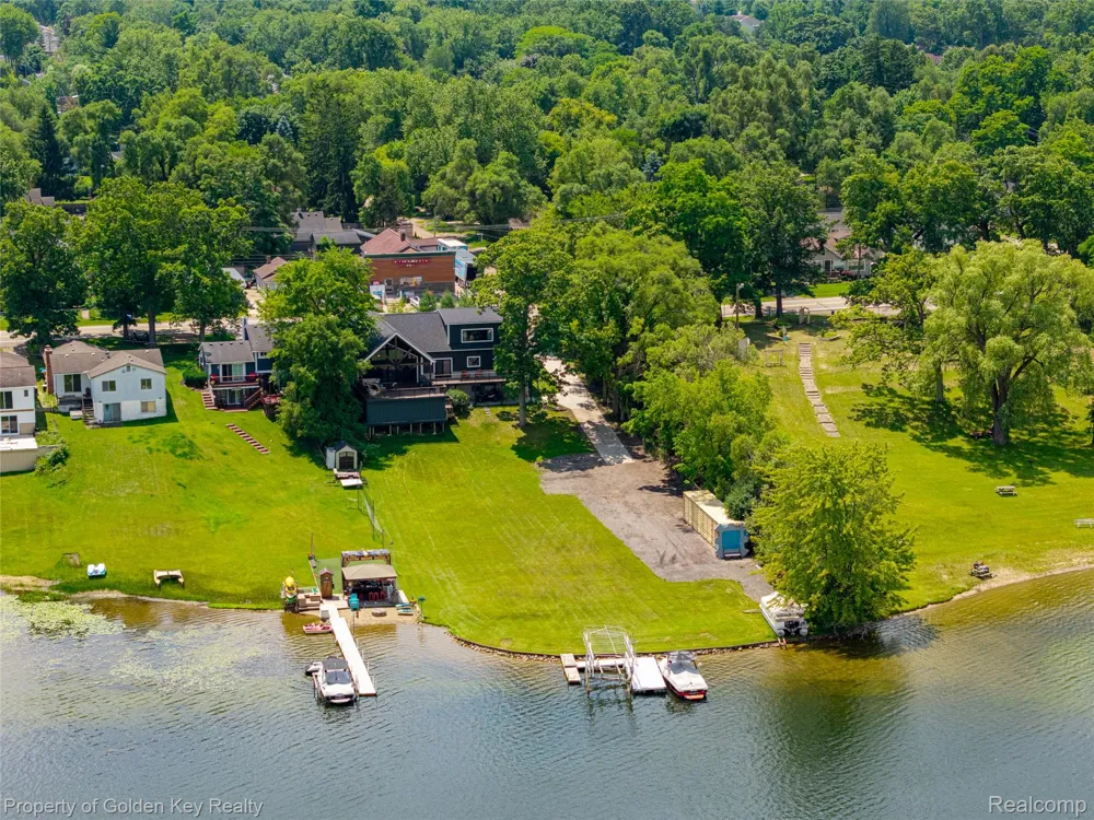 1210 W Oakley Park Road Commerce Charter Township, MI 48390