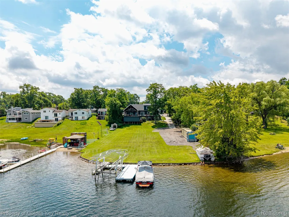 1210 W Oakley Park Road Commerce Charter Township, MI 48390