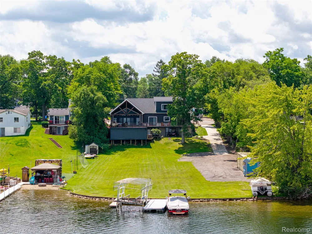 1210 W Oakley Park Road Commerce Charter Township, MI 48390
