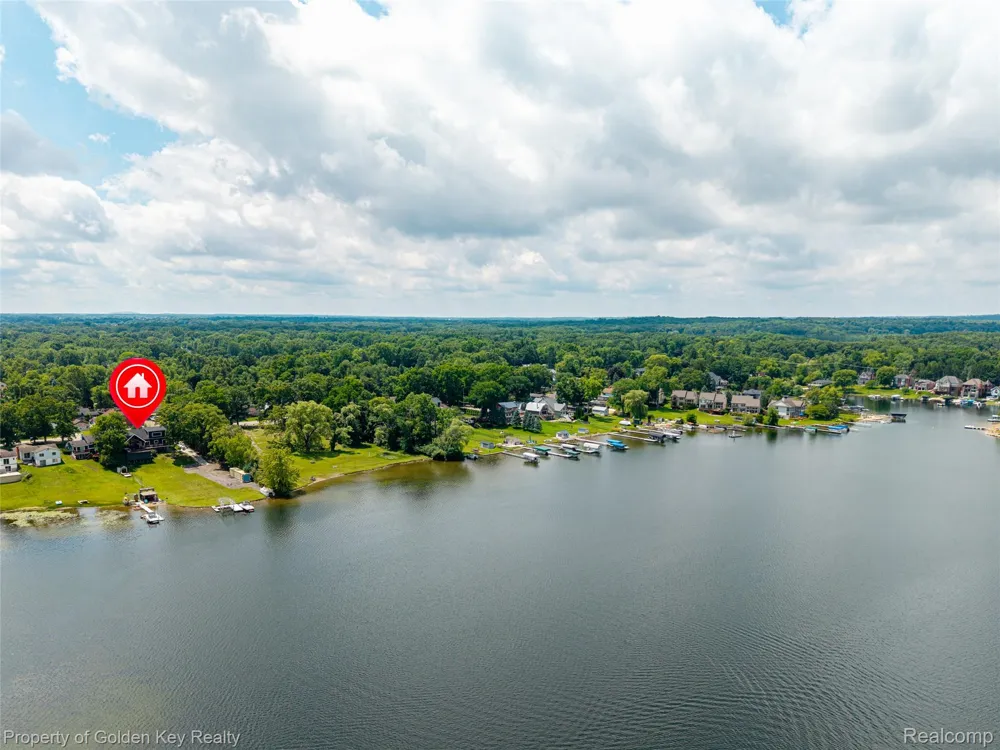 1210 W Oakley Park Road Commerce Charter Township, MI 48390