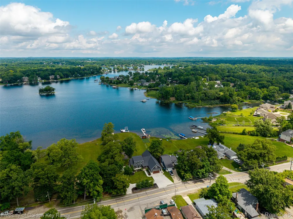 1210 W Oakley Park Road Commerce Charter Township, MI 48390