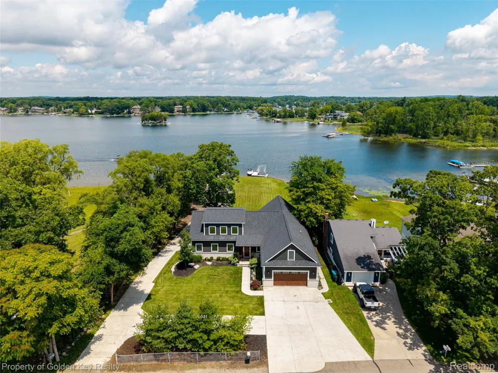 1210 W Oakley Park Road Commerce Charter Township, MI 48390