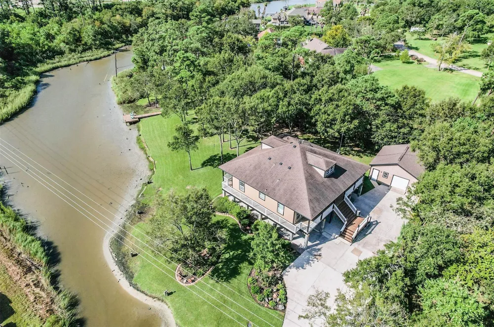 3530 Highway 146 S Shoreacres, TX 77571