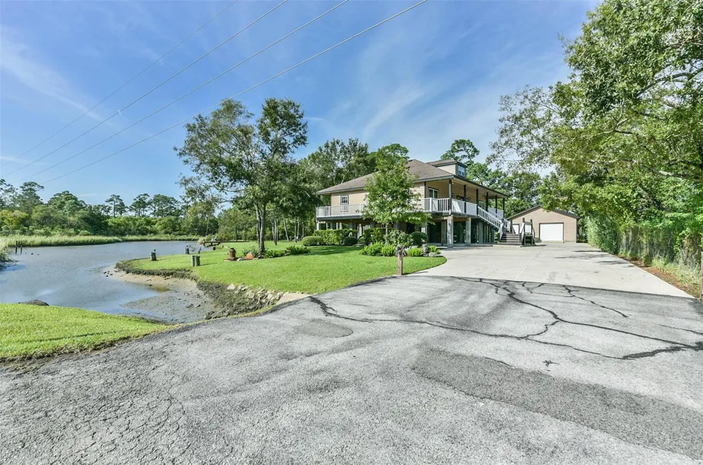 3530 Highway 146 S Shoreacres, TX 77571