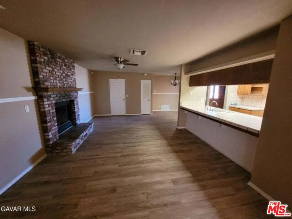 9825 Sally Avenue California City, CA 93505
