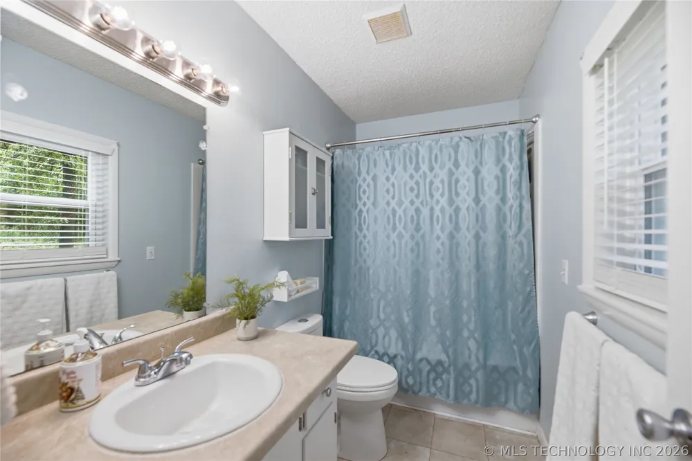 1575 E 565 ROAD Locust Grove, OK 74352