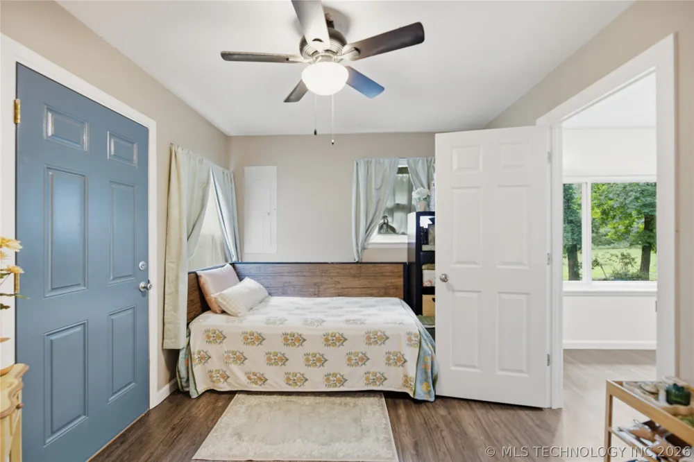 1575 E 565 ROAD Locust Grove, OK 74352