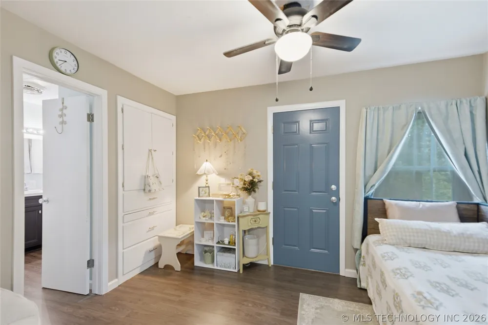1575 E 565 ROAD Locust Grove, OK 74352