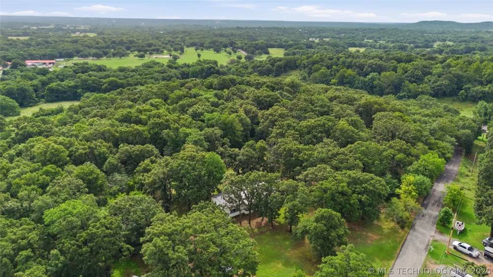1575 E 565 ROAD Locust Grove, OK 74352