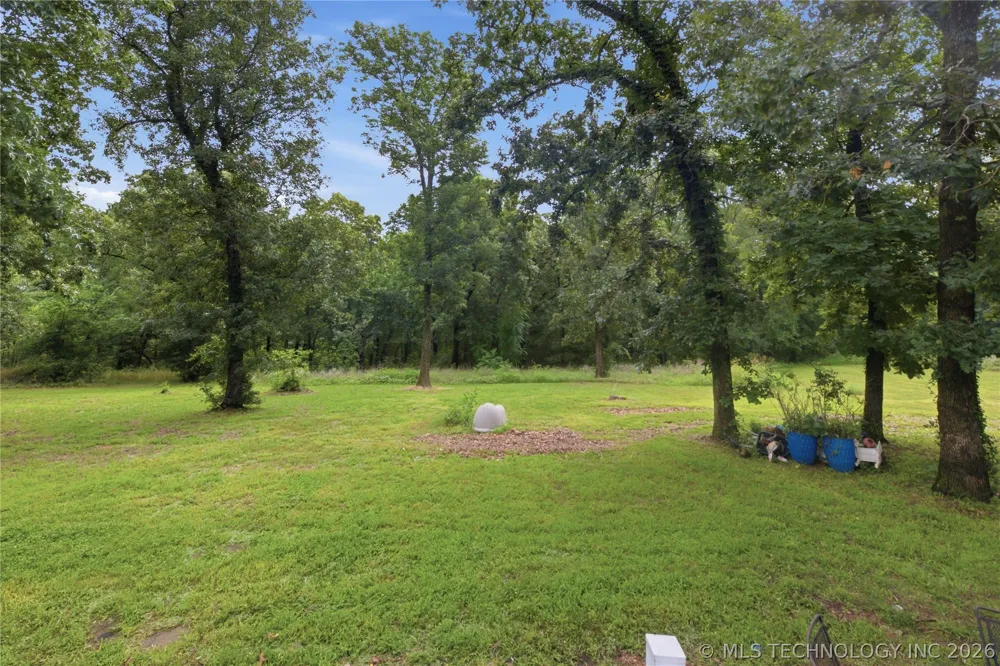 1575 E 565 ROAD Locust Grove, OK 74352