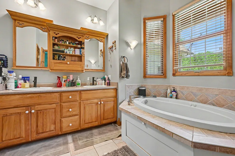 15757 Oakshore Drive Fabius Township, MI 49093