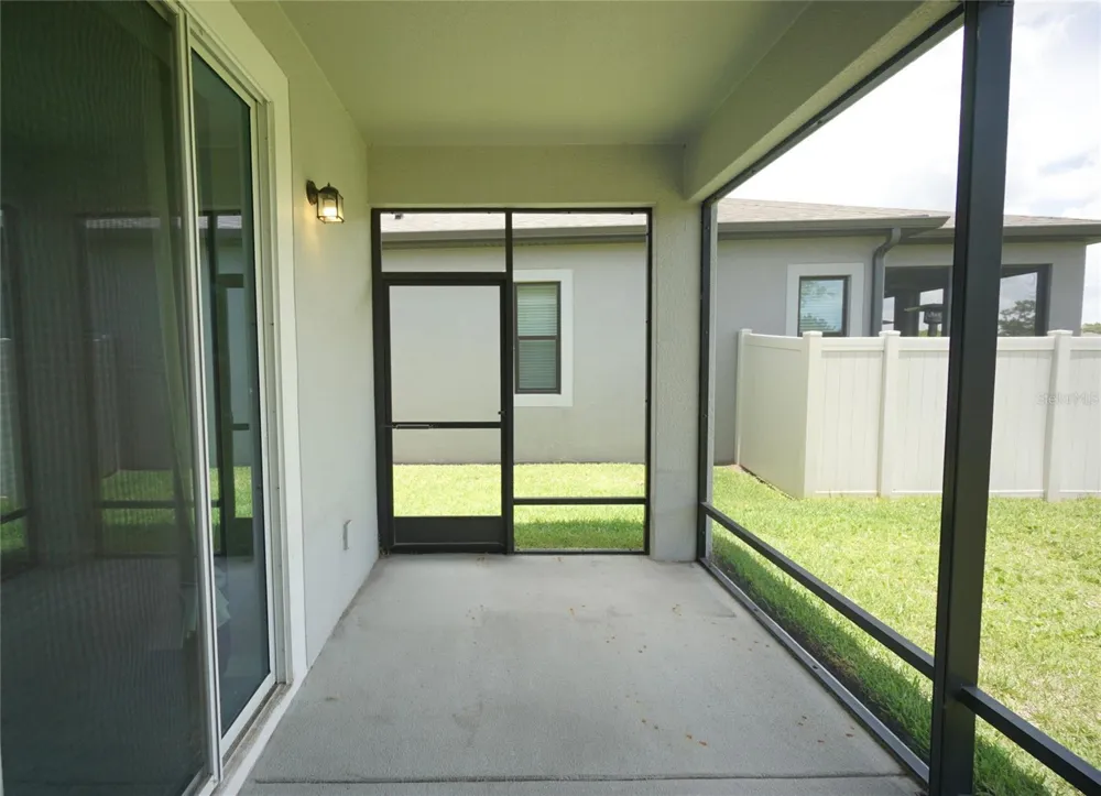 19460 BLOSSOM VINE LANE Lutz, FL 33558