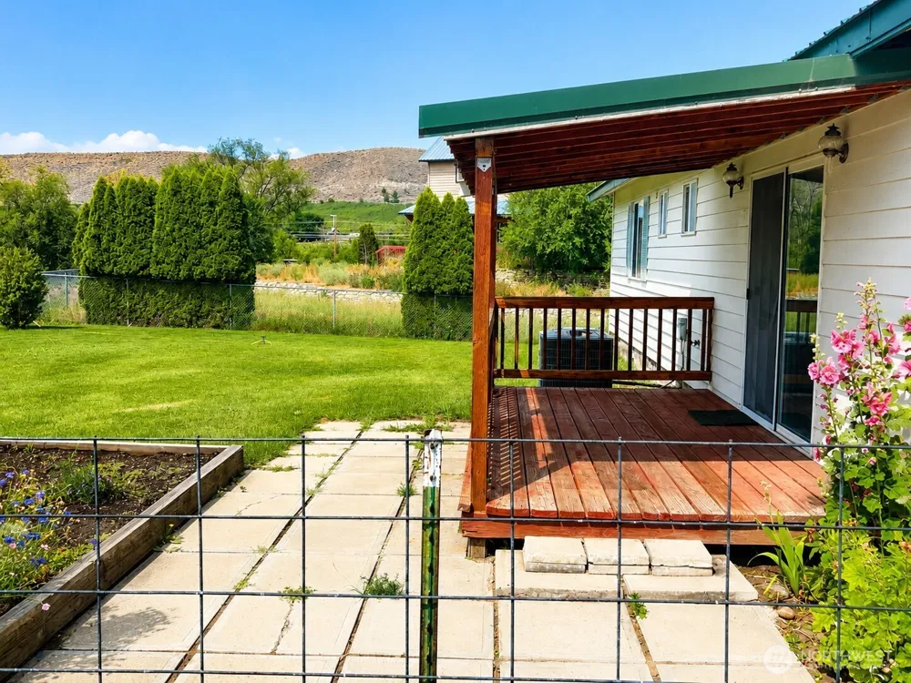 8 Orchard Loop S. Tonasket, WA 98855