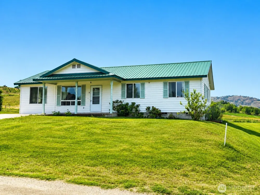 8 Orchard Loop S. Tonasket, WA 98855