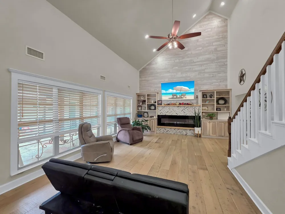 1255 E Pineshadows Drive Sour Lake, TX 77659