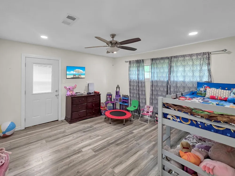 1255 E Pineshadows Drive Sour Lake, TX 77659