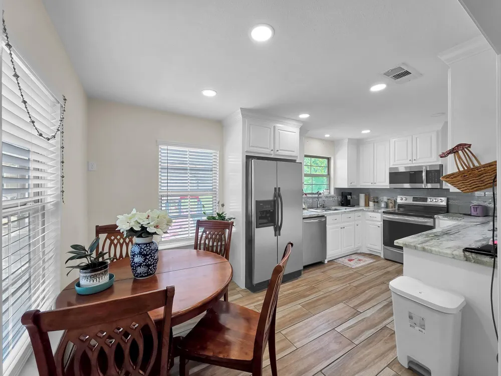 1255 E Pineshadows Drive Sour Lake, TX 77659