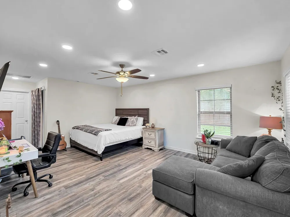 1255 E Pineshadows Drive Sour Lake, TX 77659