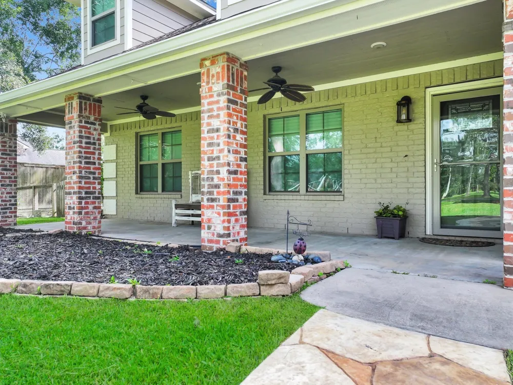 1255 E Pineshadows Drive Sour Lake, TX 77659
