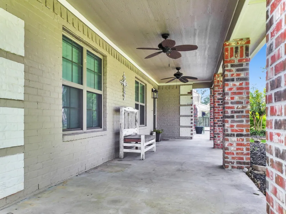1255 E Pineshadows Drive Sour Lake, TX 77659