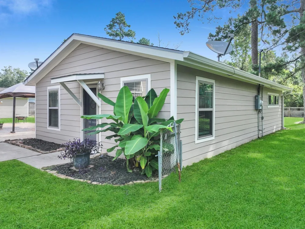 1255 E Pineshadows Drive Sour Lake, TX 77659