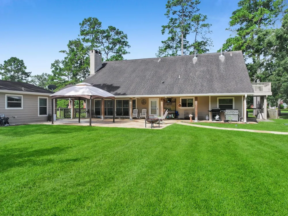 1255 E Pineshadows Drive Sour Lake, TX 77659