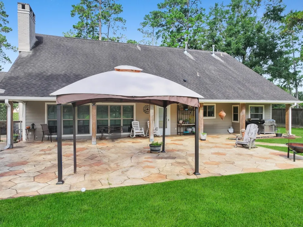 1255 E Pineshadows Drive Sour Lake, TX 77659