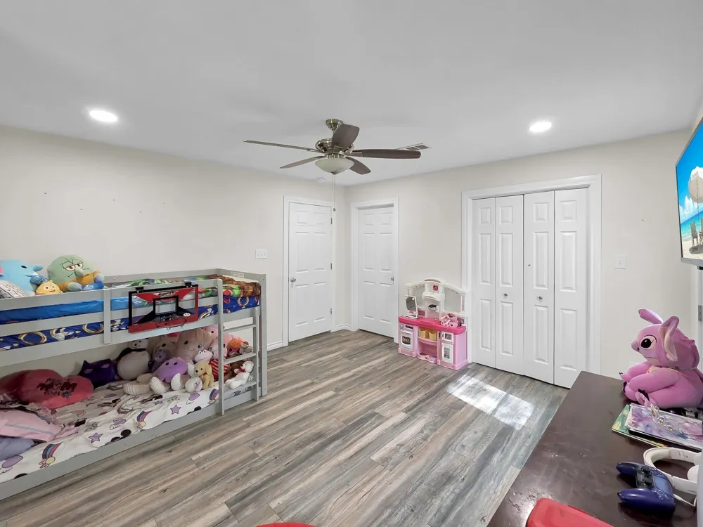1255 E Pineshadows Drive Sour Lake, TX 77659