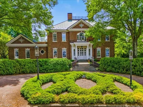 7 Clubview Court