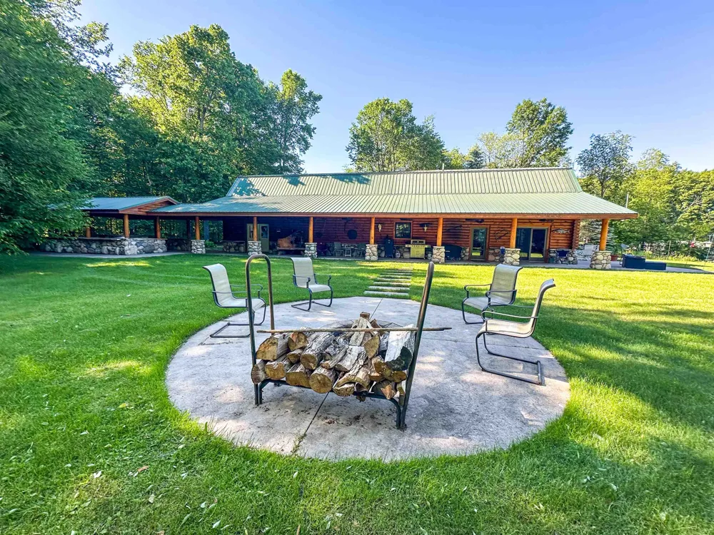 8157 NW Kellogg Road Clearwater Township, MI 49612