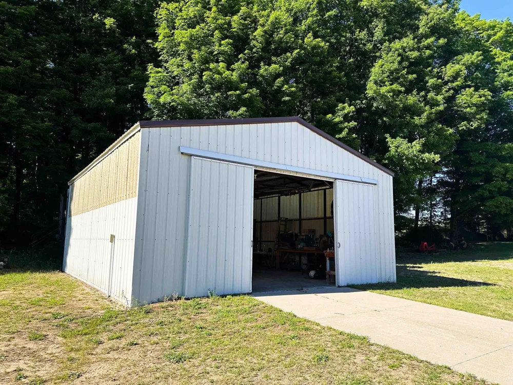 8157 NW Kellogg Road Clearwater Township, MI 49612