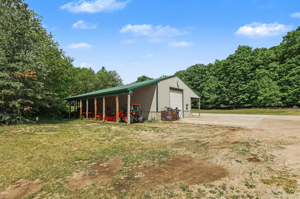 8157 NW Kellogg Road Clearwater Township, MI 49612