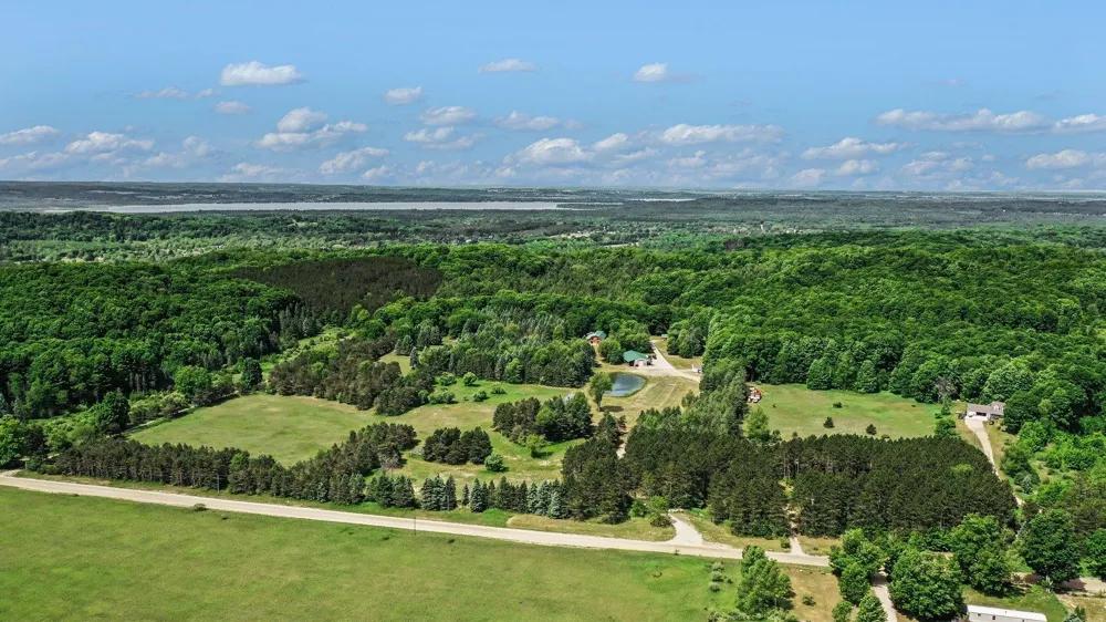 8157 NW Kellogg Road Clearwater Township, MI 49612