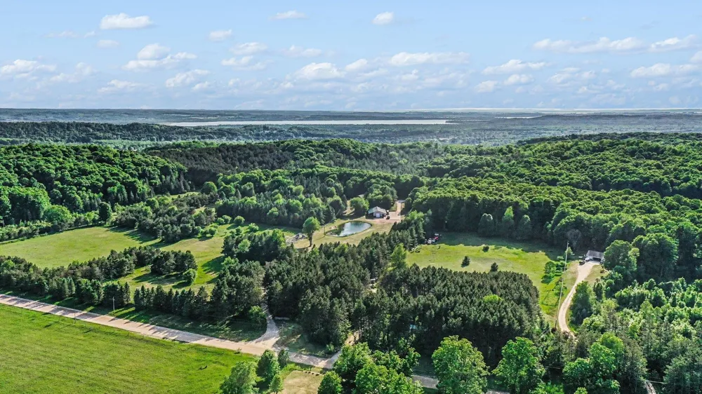8157 NW Kellogg Road Clearwater Township, MI 49612