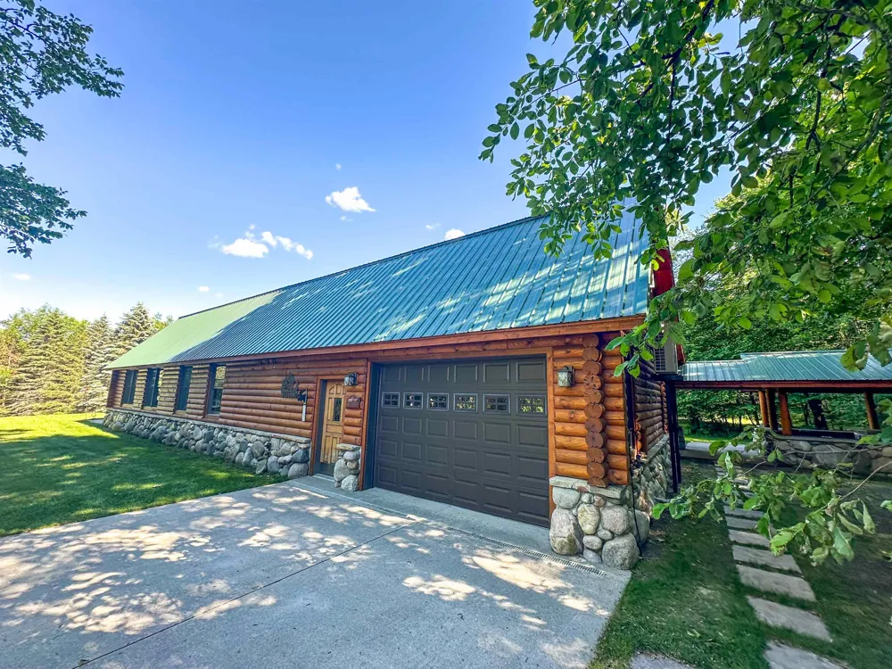 8157 NW Kellogg Road Clearwater Township, MI 49612