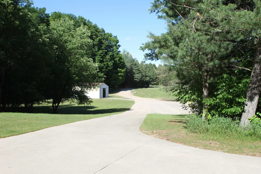 8157 NW Kellogg Road Clearwater Township, MI 49612