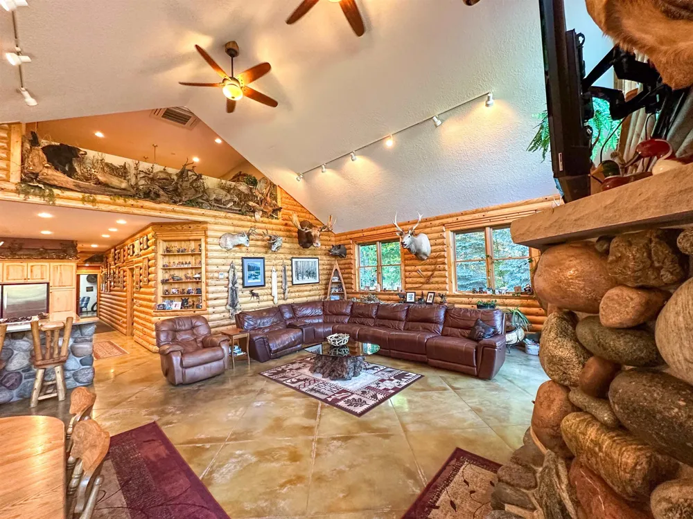8157 NW Kellogg Road Clearwater Township, MI 49612